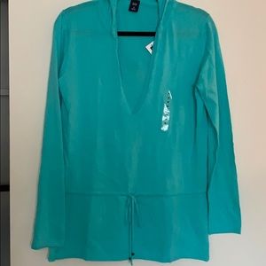 Long sleeves Gap sweater with hood.